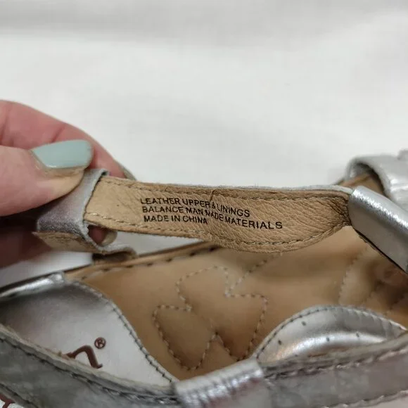 Børn Metallic Silver Strappy Flat Sandals - Picture 3 of 5